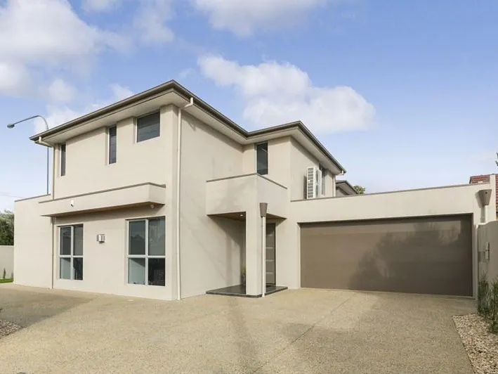 LUXURIOUS MODERN 3 BEDROOM 2 BATHROOM HOME