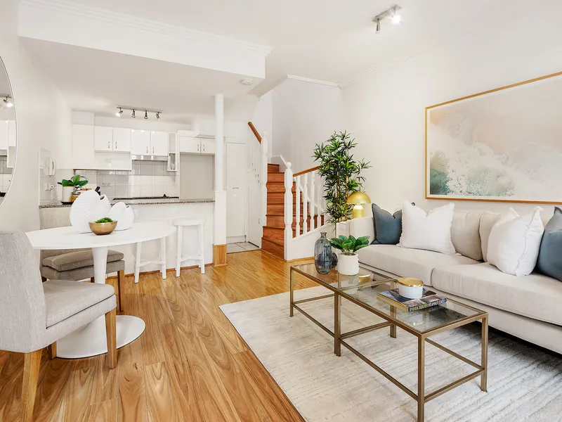 Terrace-like beach pad with a sunlit courtyard