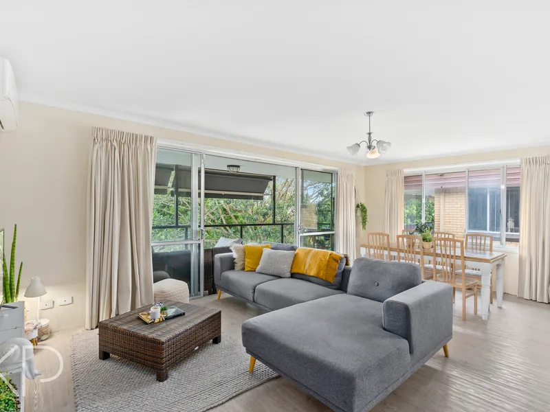 Fresh Apartment with Sunlit Balcony & HOTA Skyline Views