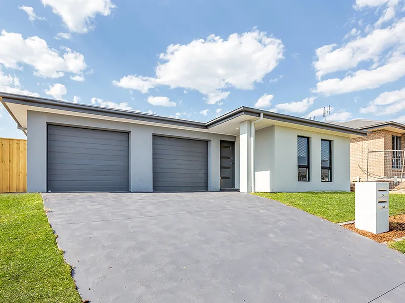 NEAR NEW 2 BEDROOM DUPLEX