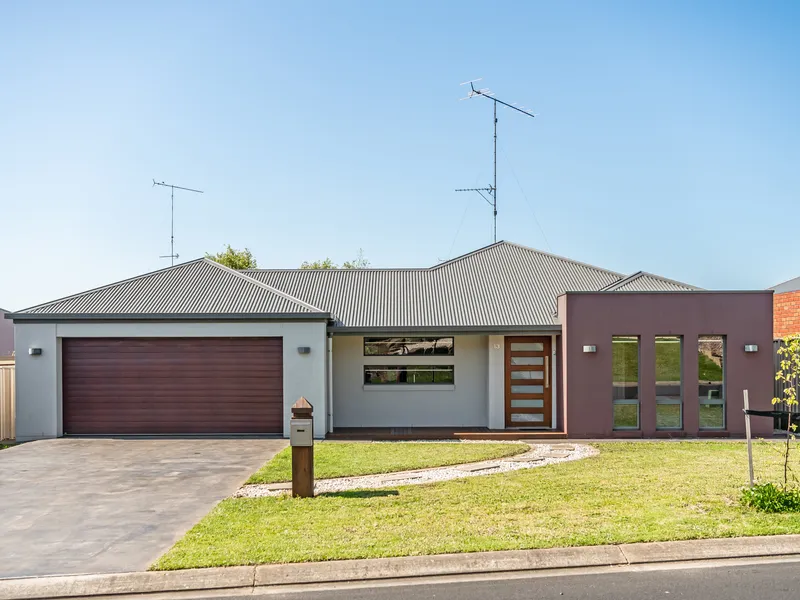 Attractive modern home - perfect for the professional or young family