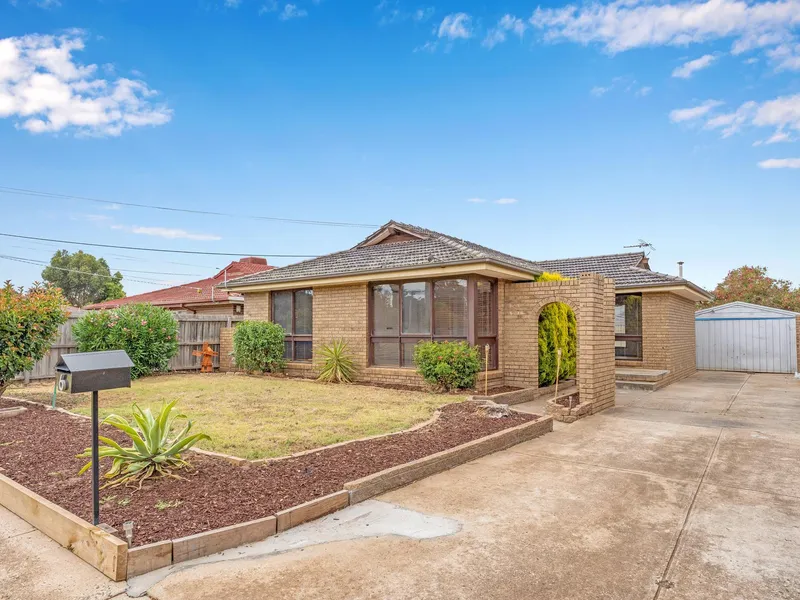 NEAT & TIDY 3 BEDROOM FAMILY HOME