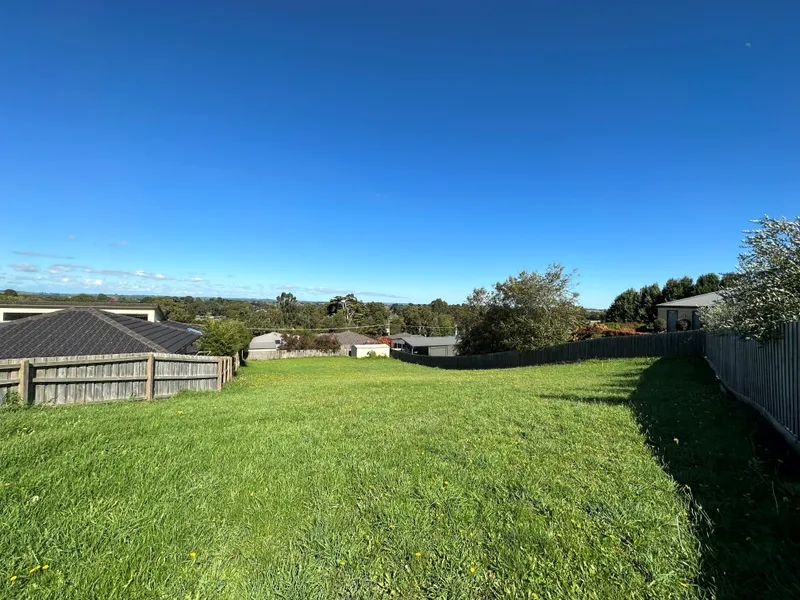 HUGE BLOCK WITH RURAL VIEWS