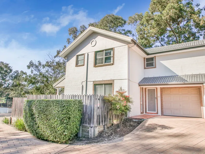 Beautiful 3 bedroom renovated Townhouse