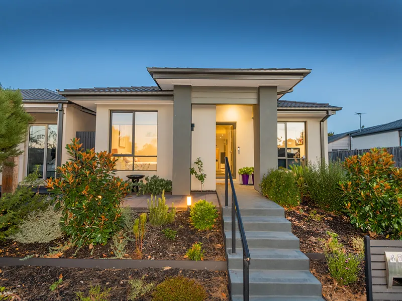 **GRAND OPENING THIS WEEK** CONTEMPORARY RETREAT WITH COUNTRY CLUB ACCESS - A GENUINE TURN KEY PACKAGE!