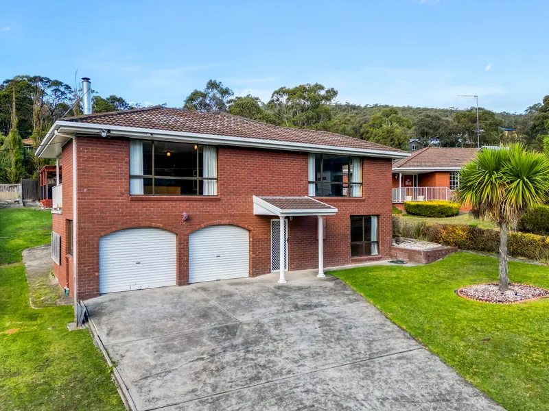 Large family home with double garage and rumpus