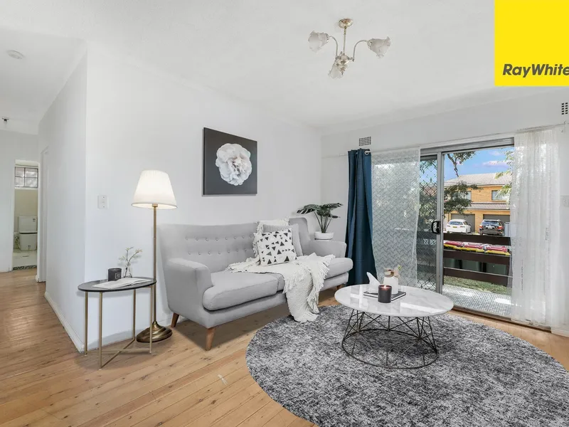 Front Facing Large 94m2 Presentable Unit In Top Location!!