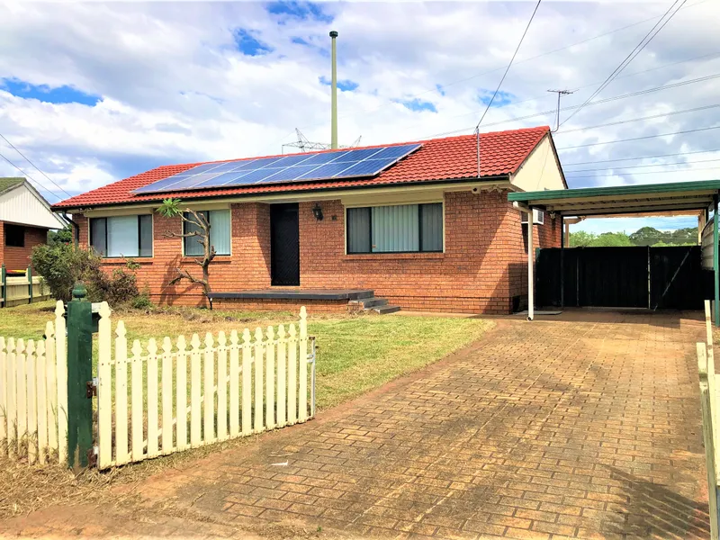 3 Bedroom Family Home with Swimming Pool!