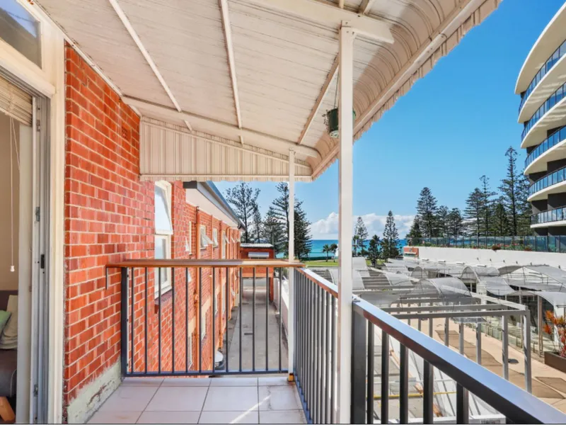 FULLY FURNISHED - ON THE ESPLANADE!