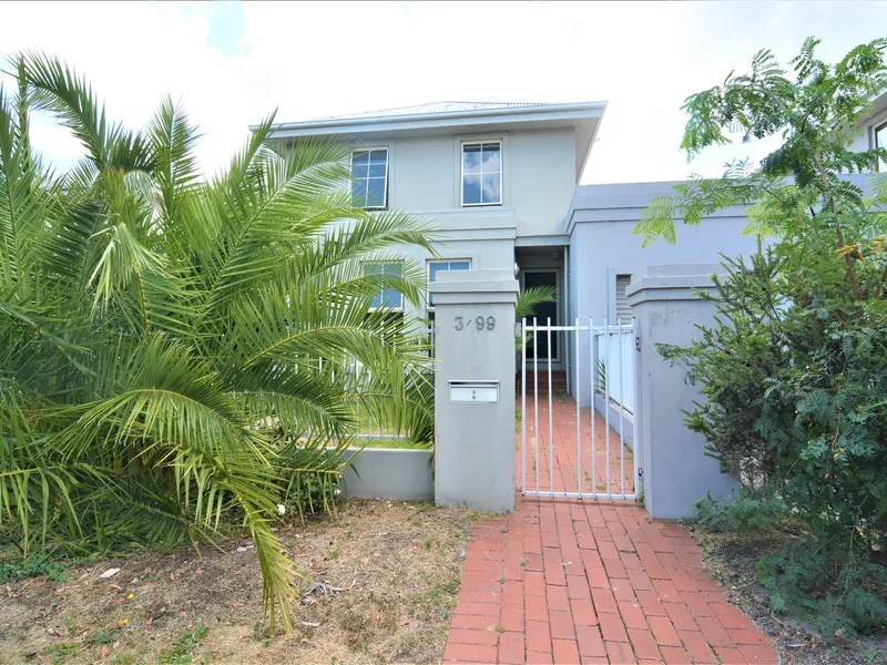 PRIME POSITION TOWNHOUSE!