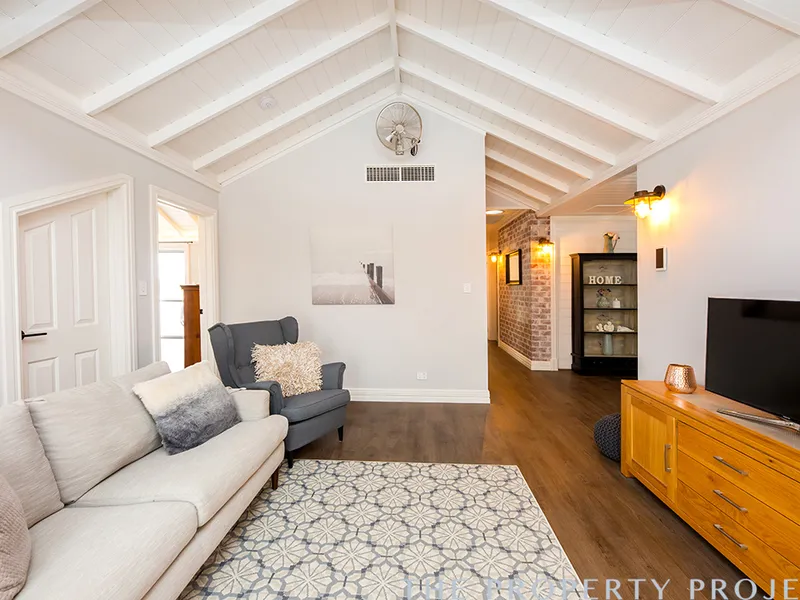 FULLY FURNISHED AND EQUIPPED ALL UTILITIES INCLUDED IN THE RENT