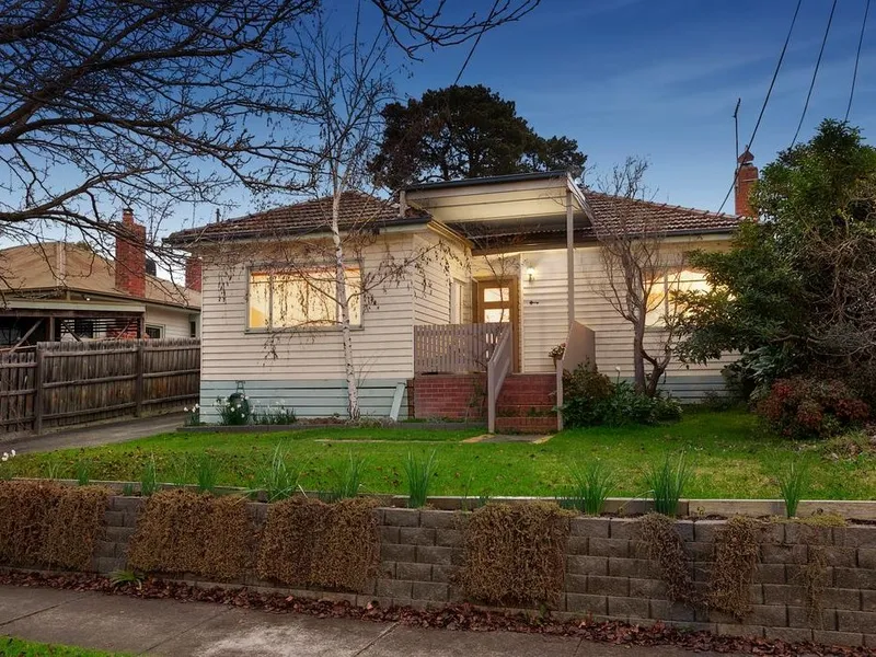 THREE BEDROOM PLUS STUDIO LOCATED WITHIN BOX HILL SCHOOL ZONE