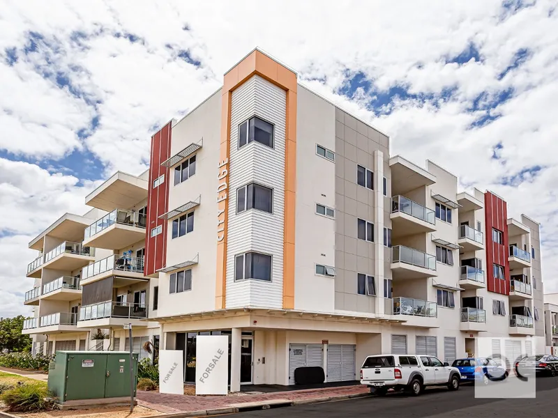 STYLISH & TRENDY APARTMENT ON CITY FRINGE