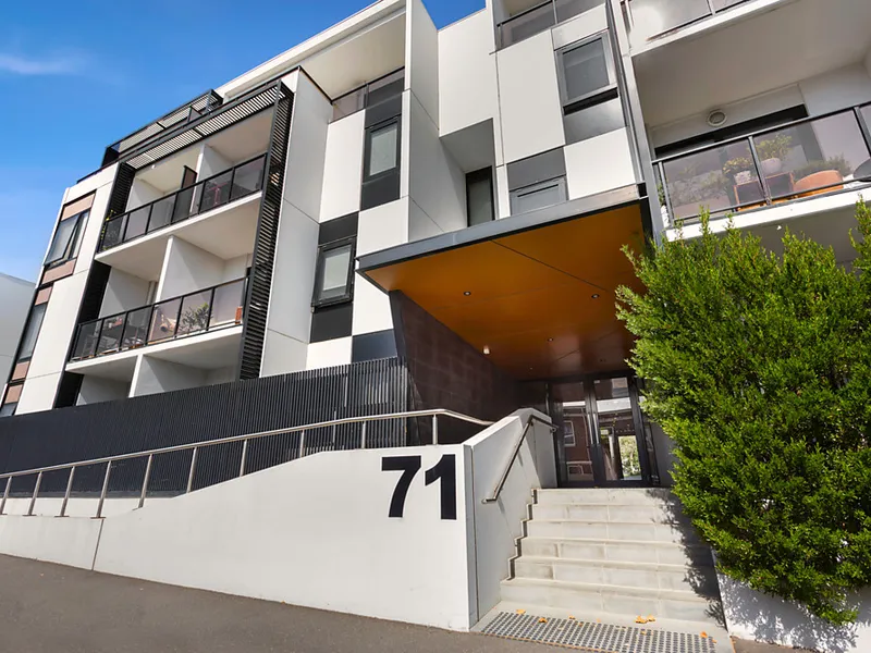 City-edge style with a lush leafy outlook!