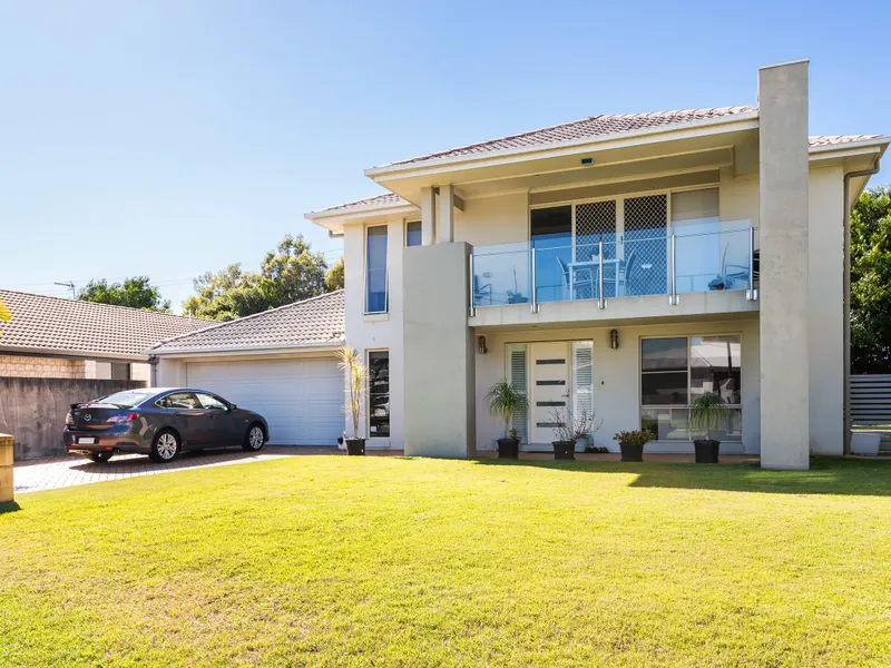 Large Family Home Close to Conveniences Available Immediately Long Term, Safe, Secure, Lease