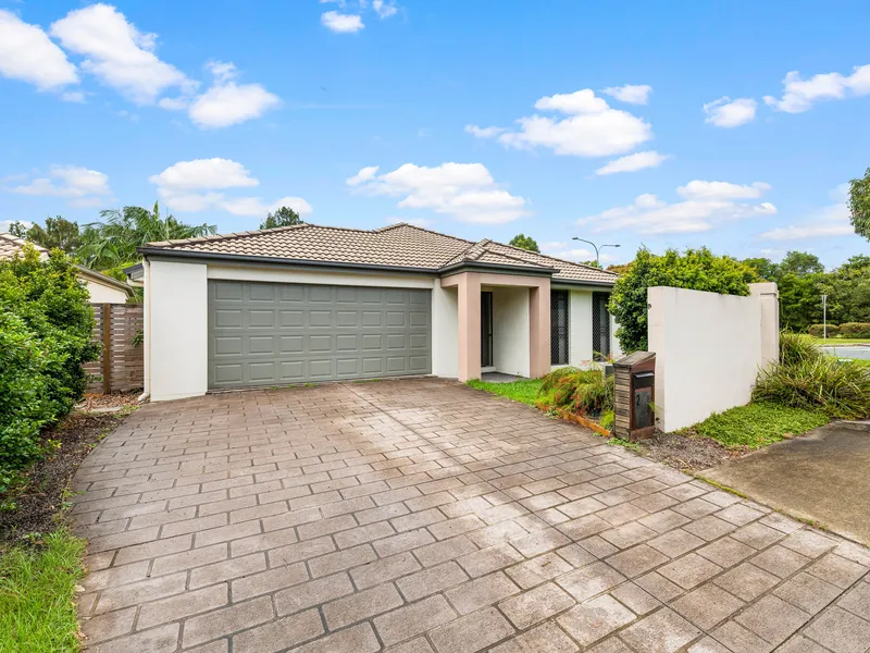 Family Entertainer With Pool – Selling Now