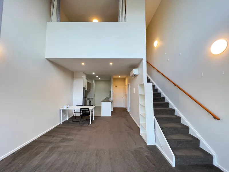 Lovely, Leafy Loft Living !