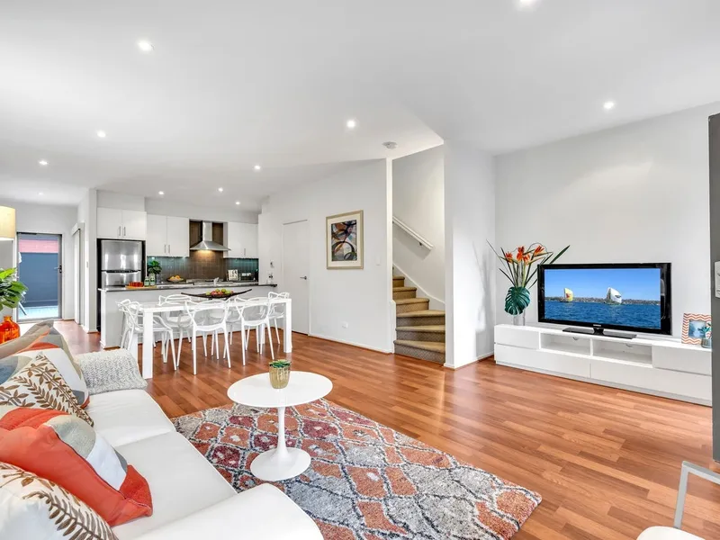 Stunning executive townhouse in inner city Brompton