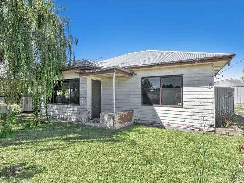 MASSIVE SHED ON LARGE BLOCK