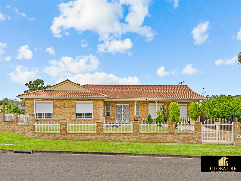 Massive Home PLUS CONVERTED Double Garage into a Granny Flat