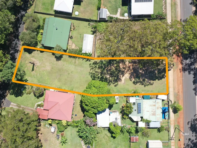 1300m2 block, Walk to Town