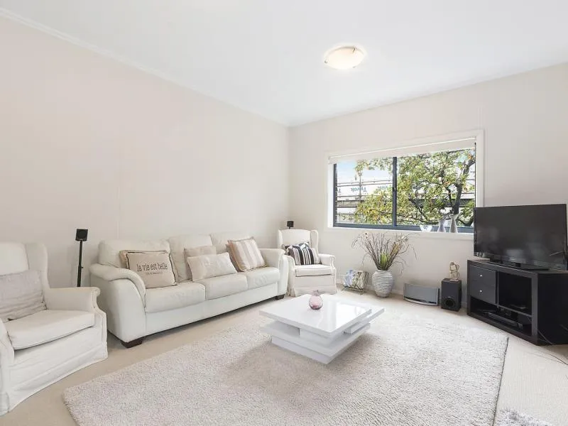 Warrawee 2 Bed Apartment for Sale!