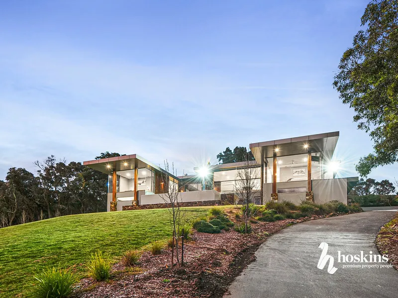 Exquisitely Designed amid Spectacular Scenery for Modern Family Living