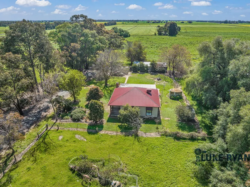 4 BR COUNTRY RESIDENCE ON 6 ACRES