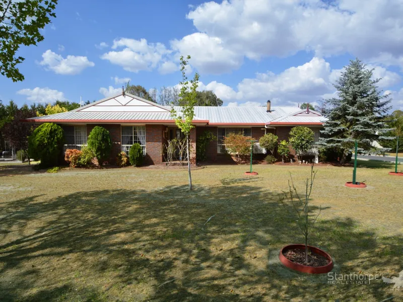 STANTHORPE - 1 & 1/4 ACRES IN TOWN - WELL- 4 BEDROOMS 2 BATH LOTS OF LIVING - BIG SHED - GREAT HOME