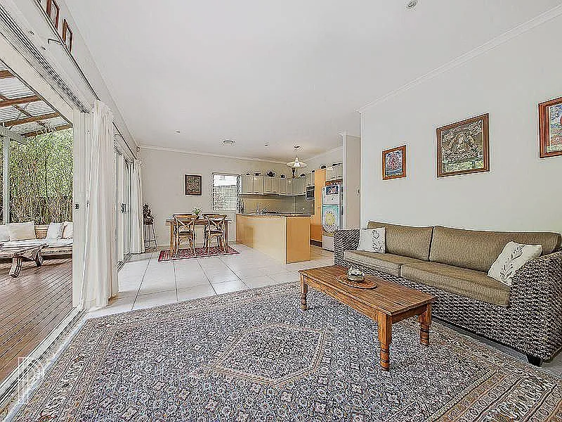 Spacious townhouse in an ultra-convenient location