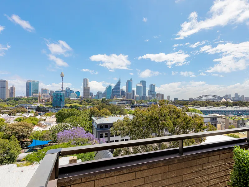 Contemporary apartment with iconic Sydney views