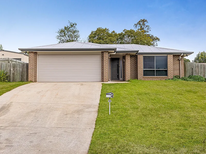 MODERN 4 BEDROOM HOME WITH FENCED YARD & DOUBLE AUTO GARAGE!