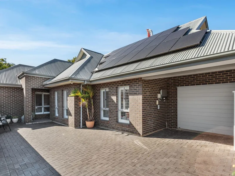 Tucked Away - Your Own Private Residence Off Main Road