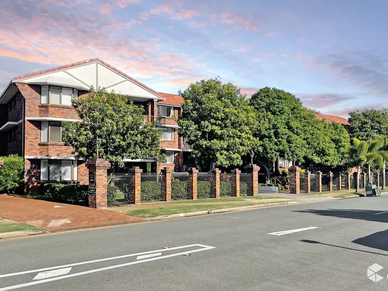 Fully furnished renovated stylish unit