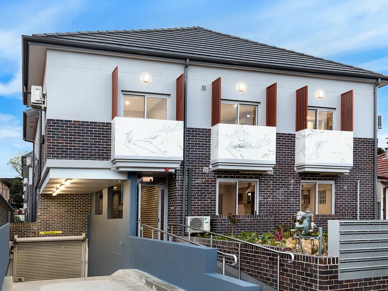 Self-contained studio | Walk to station and shops