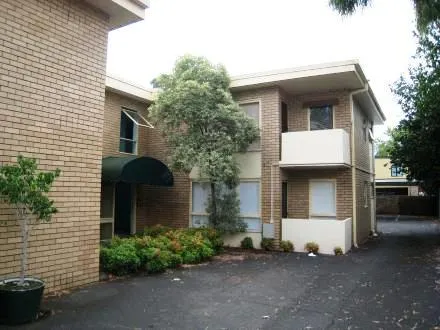 Spacious Light-filled Ground Floor Apartment With Garden Courtyard