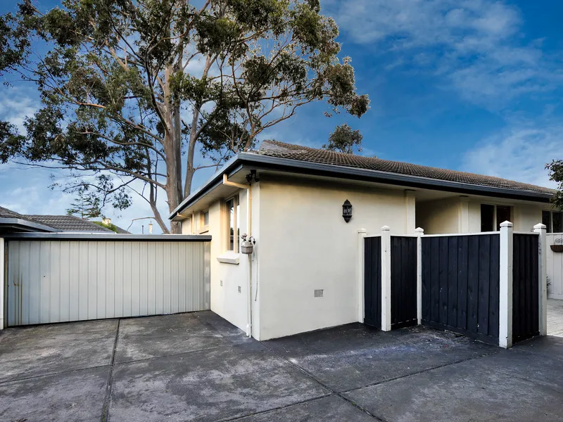 Private, Superbly Spacious Unit close to Everything