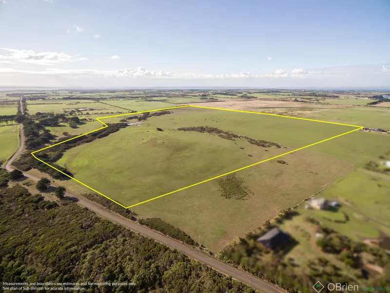 Amazing 52 hectare allotment with permits
