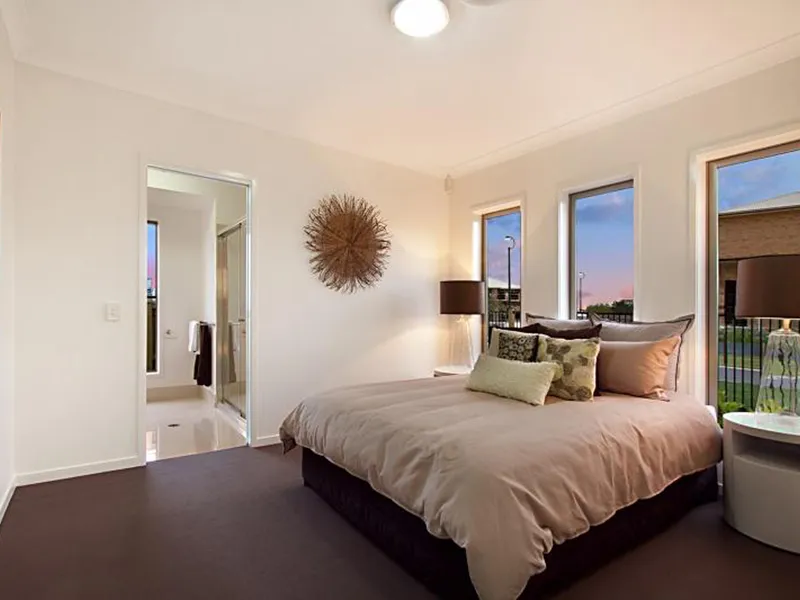 NEW WATERSIDE COASTAL HOME - WALK TO BEACH