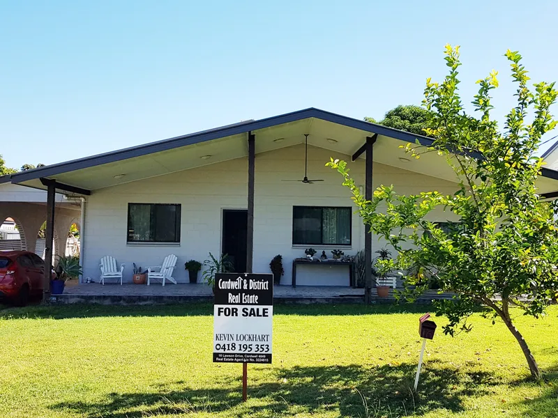 Spacious beachside three bedroom family home...