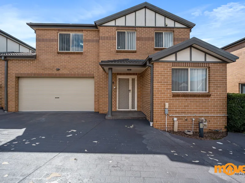 Modern Three Bedroom Townhouse in a Cul-de-sac