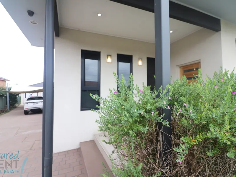 Modern 3 bedroom Granny flat! 