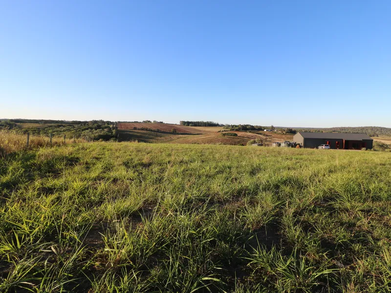 STUNNING HOMESITE CLOSE TO TOWN.