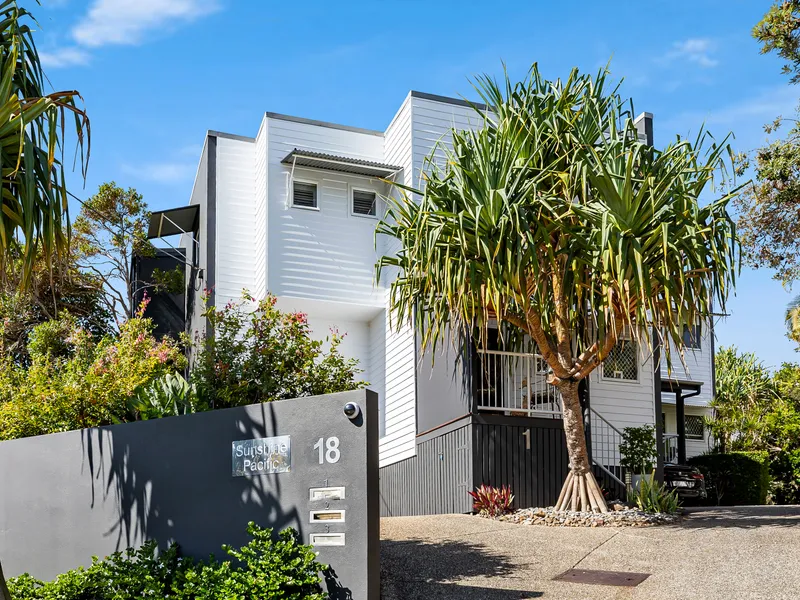 Beautifully Presented And Maintained Ocean View Townhouse
