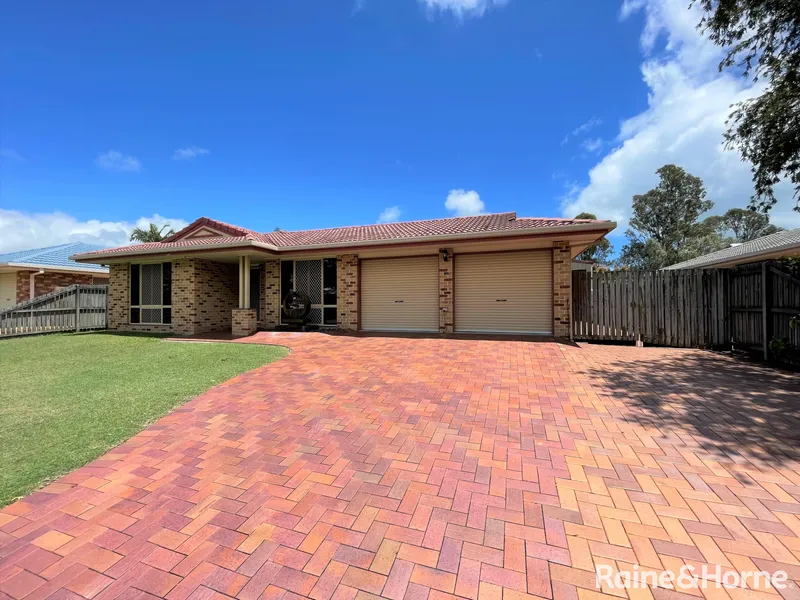 4 BEDROOM HOME - LARGE SHED - WALK TO THE ESPLANADE