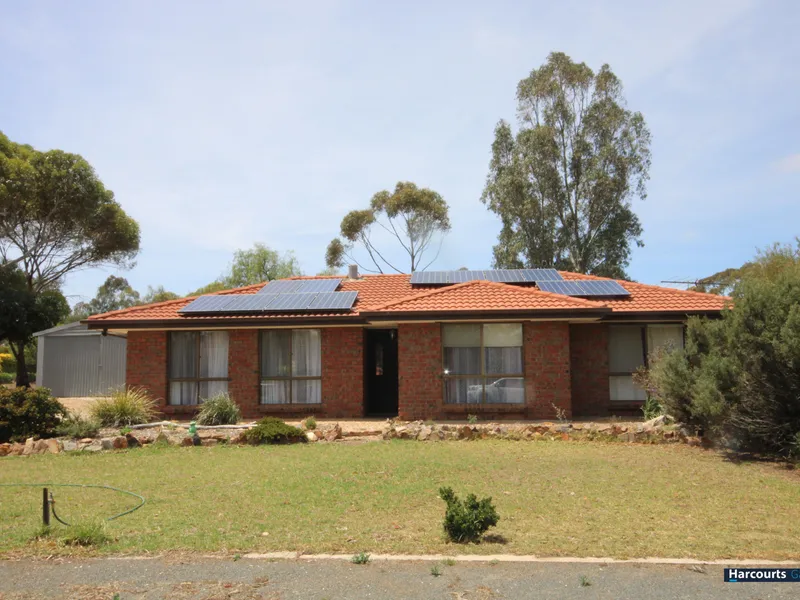 Great 3 Bedroom Family Home with Solar