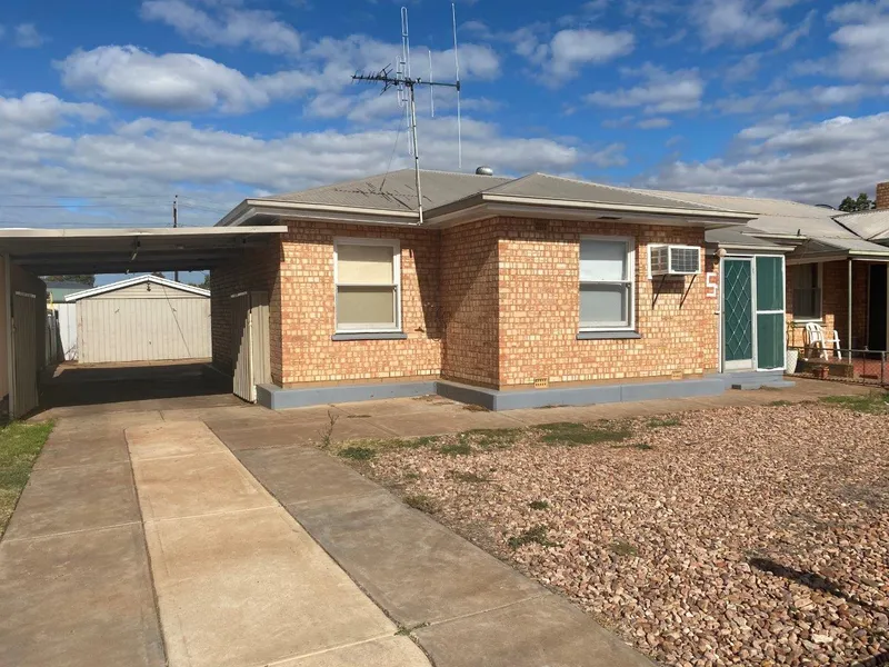 Large Shed & Space for the boat!