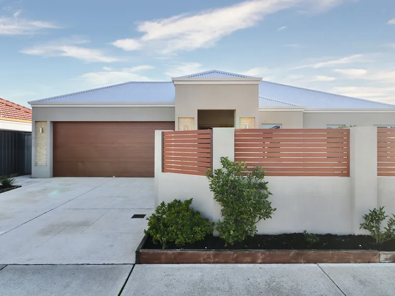 Modern and Stylish Home with Space for Boat or Caravan!