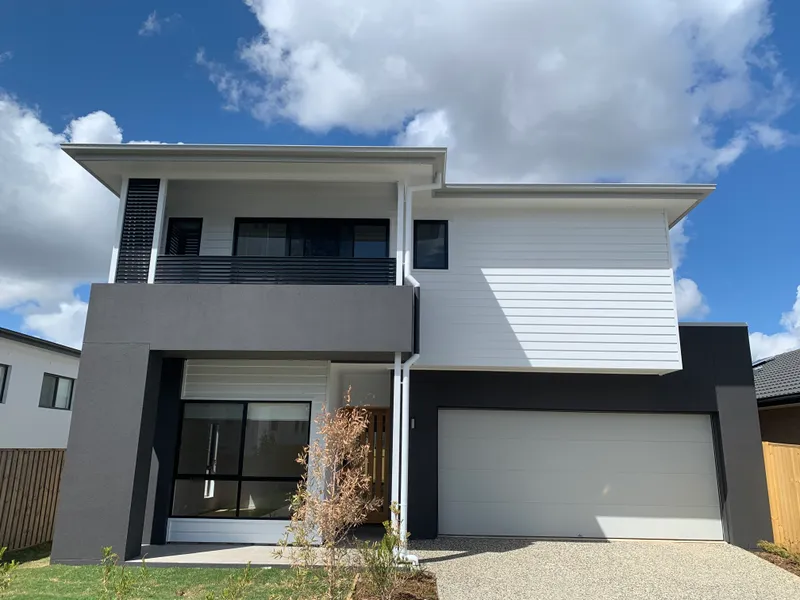 LUXURY 5 BEDROOM 3 Baths FAMILY HOME IN THE HEART OF CALAMVALE