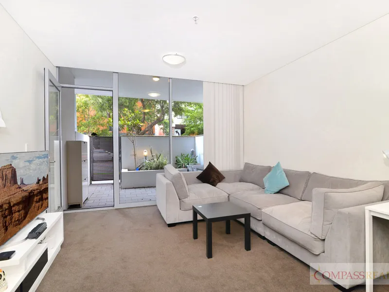 Stylish 1 Bedroom + Study Apartment @ Emerald Pk!